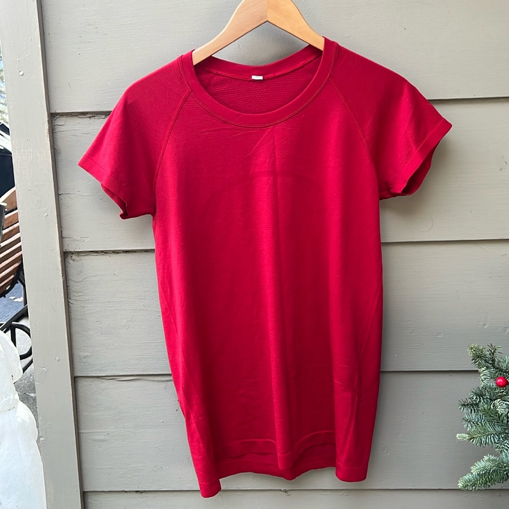 Lululemon Swiftly short sleeve, red size 12